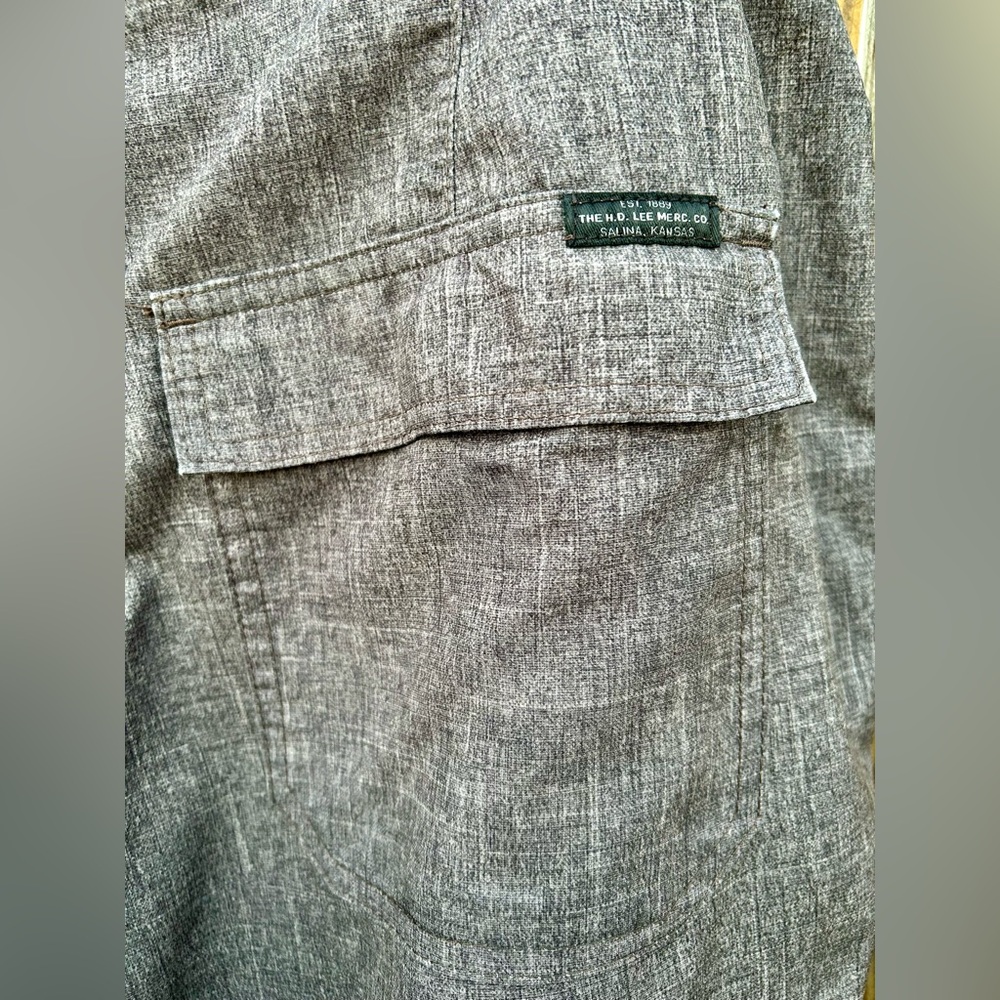 Big & Tall Men’s Lee Cargo Shorts Sz.45 Gray Like New - Picture 7 of 9